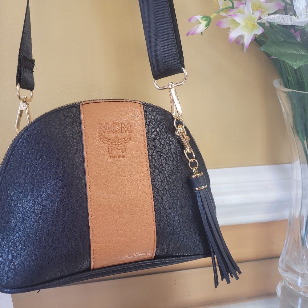 MCM pouch converted in to shoulder bag or cross body - Picture 14 of 16